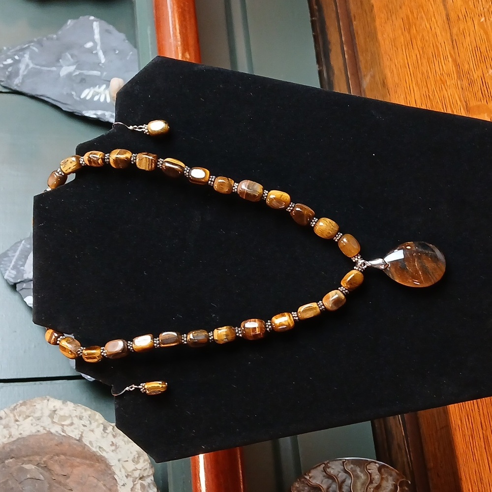 HDNY Tiger Eye Pendant Necklace And Earrings